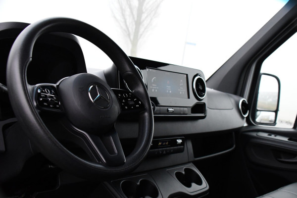 Mercedes-Benz Sprinter 319 V6 3.0 CDI L2H2 Camera, Cruise, 10,5'' Mbux, Automaat, Carplay, Multimedia, Trekhaak, Uniek!
