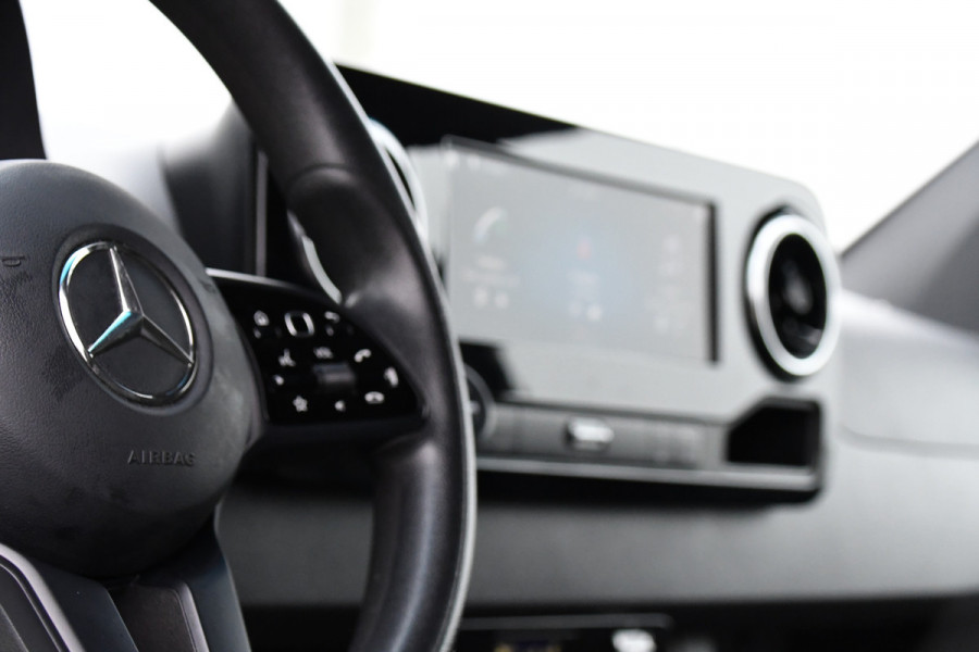Mercedes-Benz Sprinter 319 V6 3.0 CDI L2H2 Camera, Cruise, 10,5'' Mbux, Automaat, Carplay, Multimedia, Trekhaak, Uniek!