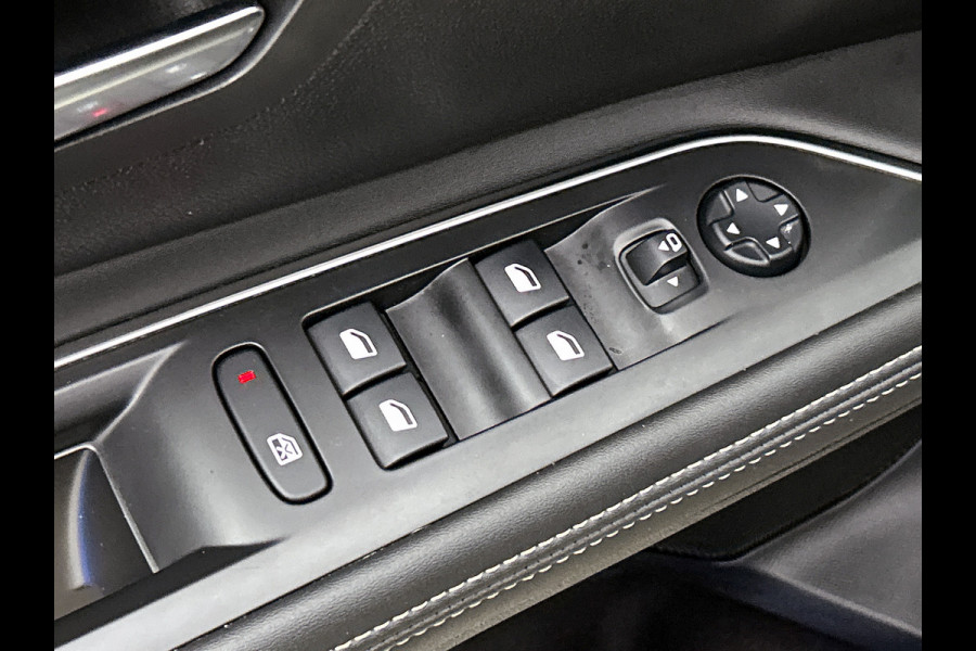 Peugeot 5008 1.5 HDI Automaat 7Pers. GT-Line / Panoramadak / Trekhaak / Leder / Airco-ecc./ Xenon / Apk 07-2026