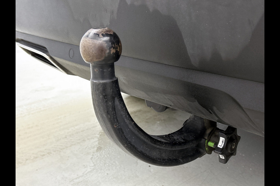 Peugeot 5008 1.5 HDI Automaat 7Pers. GT-Line / Panoramadak / Trekhaak / Leder / Airco-ecc./ Xenon / Apk 07-2026