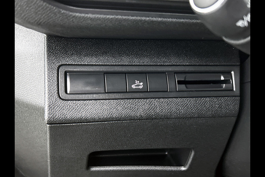 Peugeot 5008 1.5 HDI Automaat 7Pers. GT-Line / Panoramadak / Trekhaak / Leder / Airco-ecc./ Xenon / Apk 07-2026