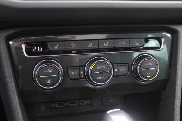 Volkswagen Tiguan Allspace 1.5 TSI Highline Business R / Trekhaak / Camera / Navigatie / Keyless / 19'' / Stoelverwarming / DAB / ACC