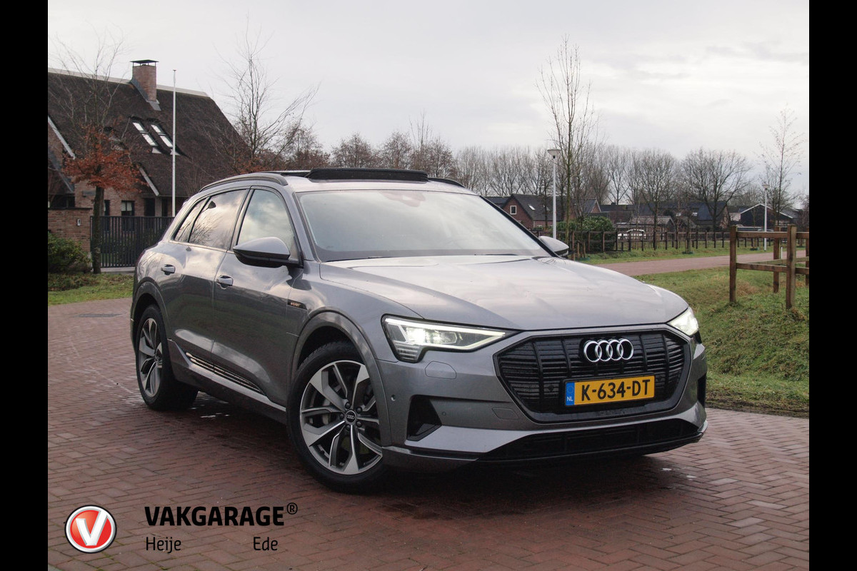 Audi e-tron 55 quattro Business edition Plus 95 kWh | 91% | Panoramadak | Apple Carplay | Trekhaak | Parkeersensoren | Adaptieve Cruise Control |