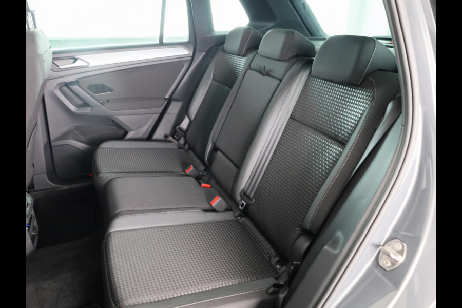 Volkswagen Tiguan 1.4 TSI eHybrid Life/Active 245 pk Automaat (DSG) | Navigatie | Panoramadak | Parkeersensoren (Park assist) | Rondomzicht camera | Stoelverwarming v/a |