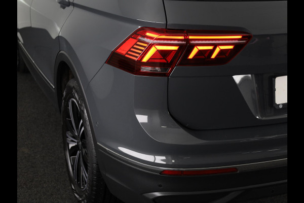 Volkswagen Tiguan 1.4 TSI eHybrid Life/Active 245 pk Automaat (DSG) | Navigatie | Panoramadak | Parkeersensoren (Park assist) | Rondomzicht camera | Stoelverwarming v/a |