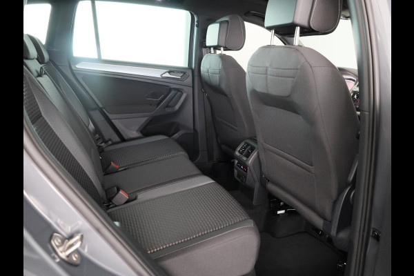Volkswagen Tiguan 1.4 TSI eHybrid Life/Active 245 pk Automaat (DSG) | Navigatie | Panoramadak | Parkeersensoren (Park assist) | Rondomzicht camera | Stoelverwarming v/a |