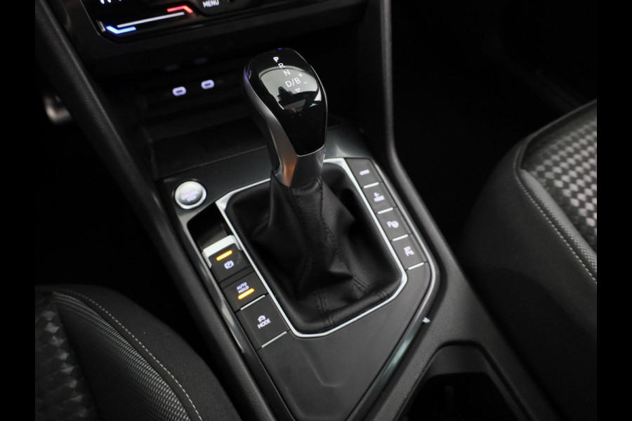 Volkswagen Tiguan 1.4 TSI eHybrid Life/Active 245 pk Automaat (DSG) | Navigatie | Panoramadak | Parkeersensoren (Park assist) | Rondomzicht camera | Stoelverwarming v/a |