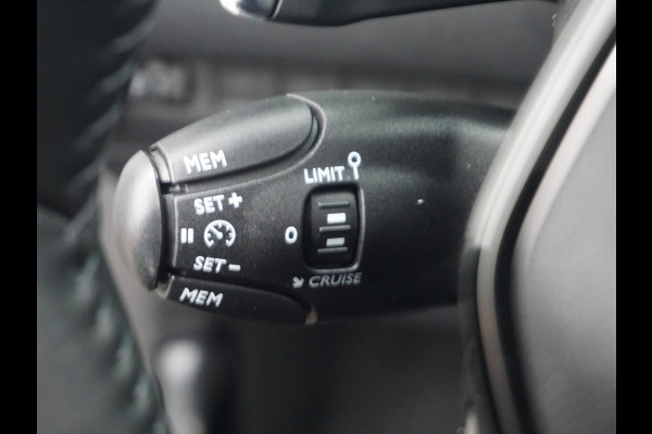 Peugeot 208 1.2 Hybrid 110 e-DCS6 Allure Private lease 376,-