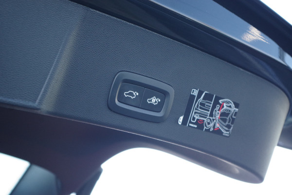 Volvo XC40 1.5 T5 263 PK Recharge Inscription PHEV, Panoramadak, Harman/Kardon, Trekhaak
