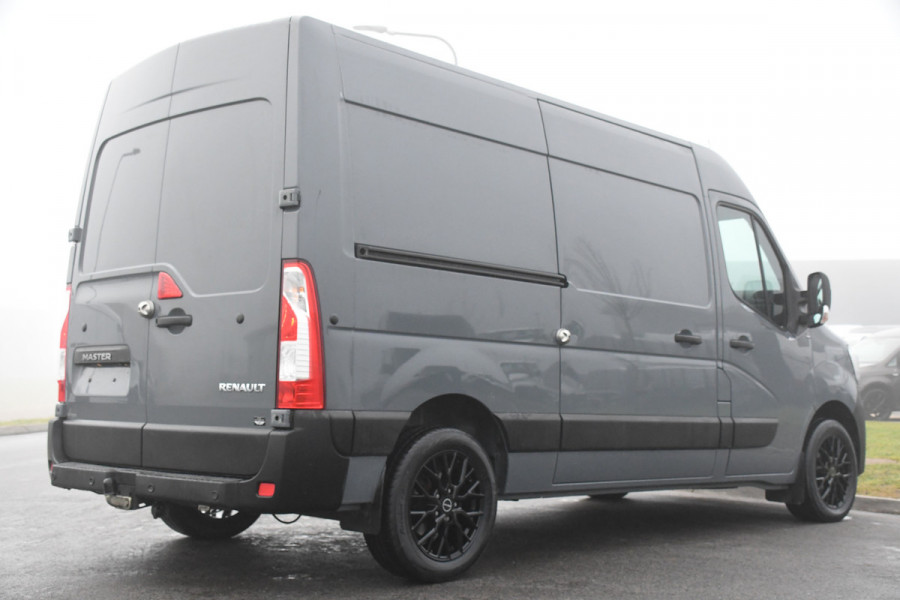 Renault Master T35 2.3 dCi 135 L2H2 PB Edtion Camera, Cruise, Carplay, 2 x Schuifdeur, Trekhaak, Multimedia, 135pk, NAVI, Sensoren, Uniek!
