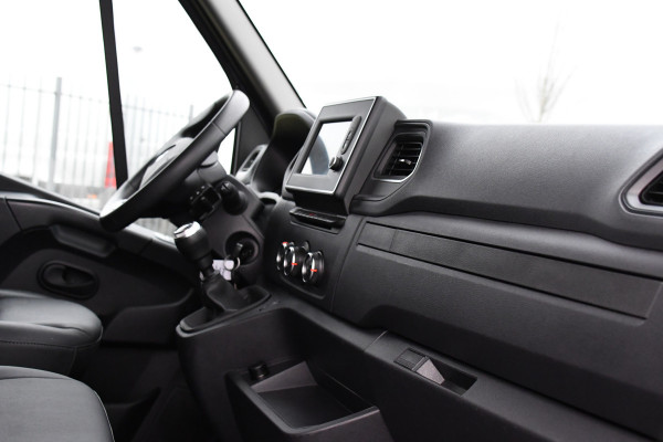Renault Master T35 2.3 dCi 135 L2H2 PB Edtion Camera, Cruise, Carplay, 2 x Schuifdeur, Trekhaak, Multimedia, 135pk, NAVI, Sensoren, Uniek!