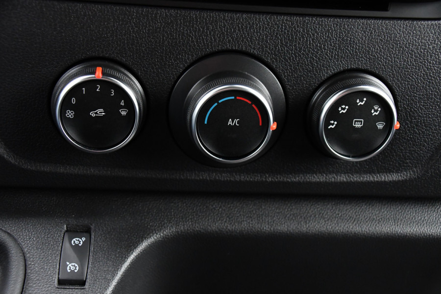 Renault Master T35 2.3 dCi 135 L2H2 PB Edtion Camera, Cruise, Carplay, 2 x Schuifdeur, Trekhaak, Multimedia, 135pk, NAVI, Sensoren, Uniek!