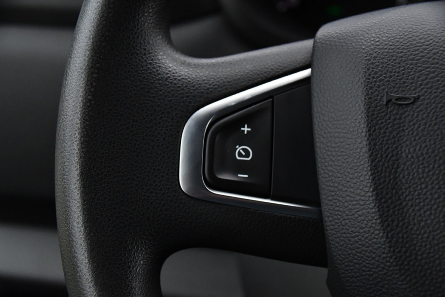 Renault Master T35 2.3 dCi 135 L2H2 PB Edtion Camera, Cruise, Carplay, 2 x Schuifdeur, Trekhaak, Multimedia, 135pk, NAVI, Sensoren, Uniek!