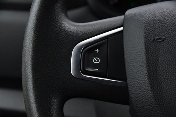 Renault Master T35 2.3 dCi 135 L2H2 PB Edtion Camera, Cruise, Carplay, 2 x Schuifdeur, Trekhaak, Multimedia, 135pk, NAVI, Sensoren, Uniek!