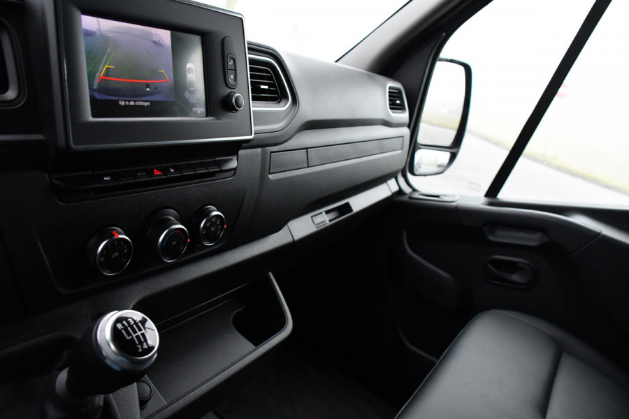 Renault Master T35 2.3 dCi 135 L2H2 PB Edtion Camera, Cruise, Carplay, 2 x Schuifdeur, Trekhaak, Multimedia, 135pk, NAVI, Sensoren, Uniek!