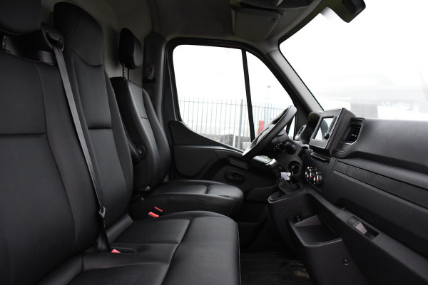 Renault Master T35 2.3 dCi 135 L2H2 PB Edtion Camera, Cruise, Carplay, 2 x Schuifdeur, Trekhaak, Multimedia, 135pk, NAVI, Sensoren, Uniek!