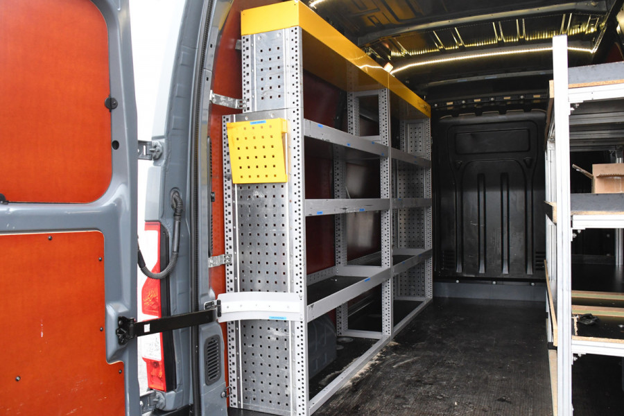 Renault Master T35 2.3 dCi 135 L2H2 PB Edtion Camera, Cruise, Carplay, 2 x Schuifdeur, Trekhaak, Multimedia, 135pk, NAVI, Sensoren, Uniek!