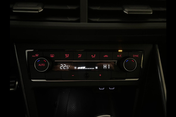 Volkswagen Polo 1.0 TSI R-Line DSG automaat AIRCO NAVI CRUISE BEATS APPLE CARPLAY PDC R-LINE VELGEN PRIVACYGLAS ZEER NETTE AUTO