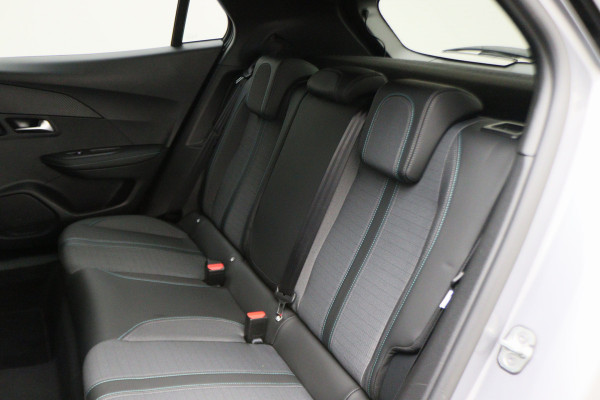 Peugeot e-2008 EV Allure 50 kWh Virtual Cockpit, Cruise, Camera, Apple Carplay, Stoelverwarming, 17''