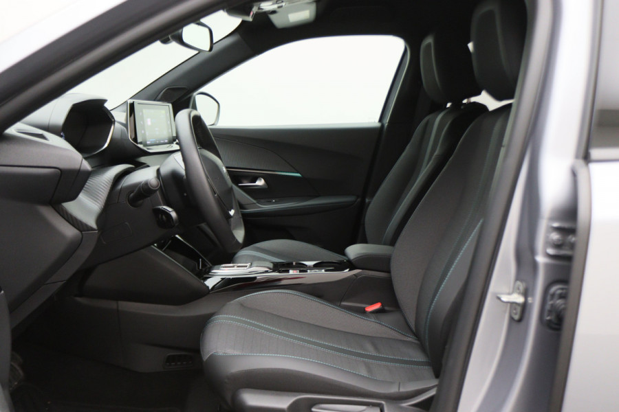 Peugeot e-2008 EV Allure 50 kWh Virtual Cockpit, Cruise, Camera, Apple Carplay, Stoelverwarming, 17''