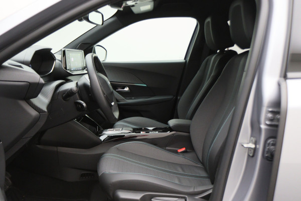 Peugeot e-2008 EV Allure 50 kWh Virtual Cockpit, Cruise, Camera, Apple Carplay, Stoelverwarming, 17''