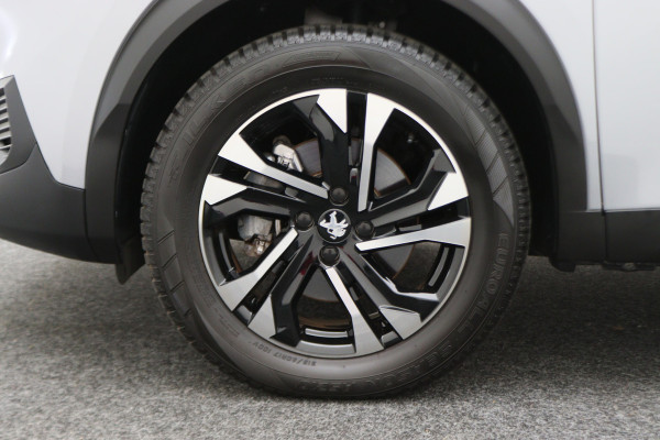 Peugeot e-2008 EV Allure 50 kWh Virtual Cockpit, Cruise, Camera, Apple Carplay, Stoelverwarming, 17''