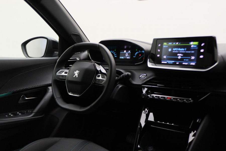Peugeot e-2008 EV Allure 50 kWh Virtual Cockpit, Cruise, Camera, Apple Carplay, Stoelverwarming, 17''