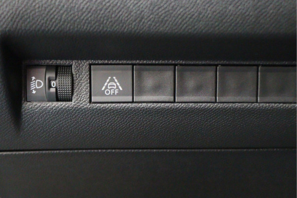 Peugeot e-2008 EV Allure 50 kWh Virtual Cockpit, Cruise, Camera, Apple Carplay, Stoelverwarming, 17''