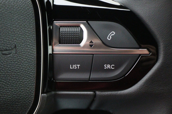 Peugeot e-2008 EV Allure 50 kWh Virtual Cockpit, Cruise, Camera, Apple Carplay, Stoelverwarming, 17''