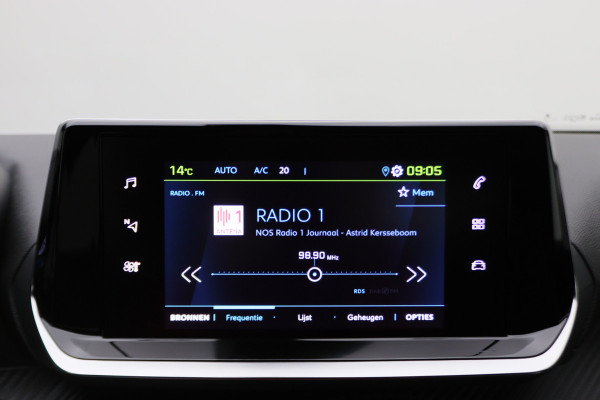 Peugeot e-2008 EV Allure 50 kWh Virtual Cockpit, Cruise, Camera, Apple Carplay, Stoelverwarming, 17''