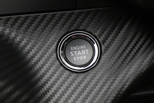Peugeot e-2008 EV Allure 50 kWh Virtual Cockpit, Cruise, Camera, Apple Carplay, Stoelverwarming, 17''