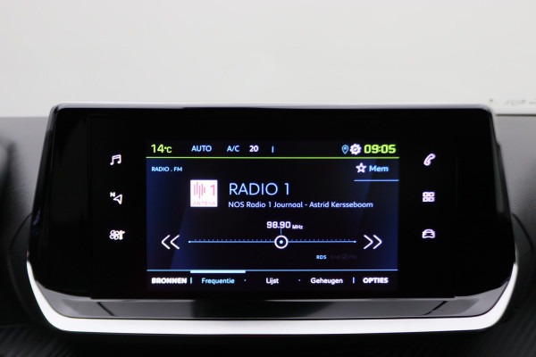 Peugeot e-2008 EV Allure 50 kWh Virtual Cockpit, Cruise, Camera, Apple Carplay, Stoelverwarming, 17''