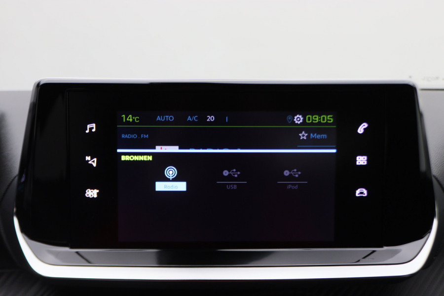 Peugeot e-2008 EV Allure 50 kWh Virtual Cockpit, Cruise, Camera, Apple Carplay, Stoelverwarming, 17''