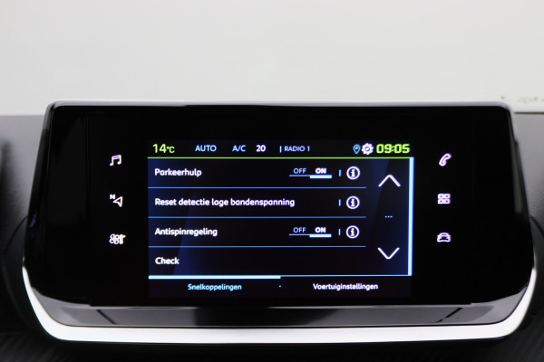 Peugeot e-2008 EV Allure 50 kWh Virtual Cockpit, Cruise, Camera, Apple Carplay, Stoelverwarming, 17''