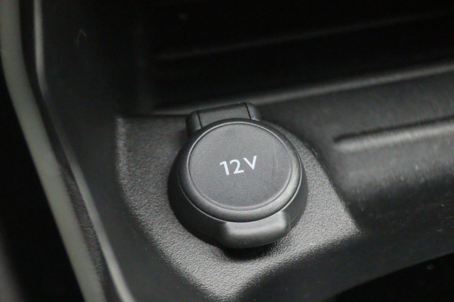 Peugeot e-2008 EV Allure 50 kWh Virtual Cockpit, Cruise, Camera, Apple Carplay, Stoelverwarming, 17''