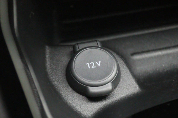 Peugeot e-2008 EV Allure 50 kWh Virtual Cockpit, Cruise, Camera, Apple Carplay, Stoelverwarming, 17''