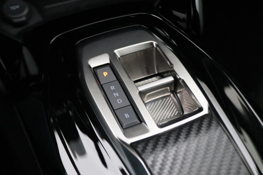 Peugeot e-2008 EV Allure 50 kWh Virtual Cockpit, Cruise, Camera, Apple Carplay, Stoelverwarming, 17''