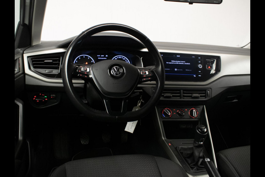 Volkswagen Polo 1.0 TSI Comfortline Sport (APPLE CARPLAY,GROOT NAVI,LED,CRUISE,TREKHAAK,DAB,SPORTSTOELEN,NETTE STAAT)