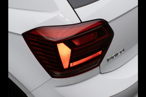 Volkswagen Polo 1.0 TSI Comfortline Sport (APPLE CARPLAY,GROOT NAVI,LED,CRUISE,TREKHAAK,DAB,SPORTSTOELEN,NETTE STAAT)