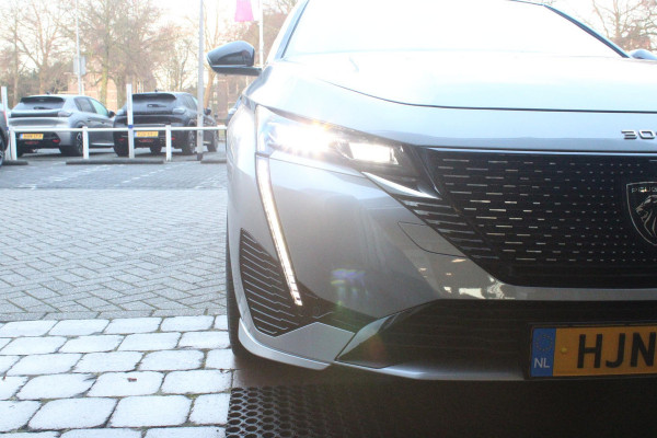 Peugeot 308 SW 1.6 Plug-in Hybrid 180PK GT | PANORAMISCH SCHUIF/KANTEL DAK | TREKHAAK | ALCANTARA BEKLEDING MET EEN ELEKTRISCH BEDIENBARE BESTUURDERSSTOEL | 18" LICHTMETALEN VELGEN "PORTLAND" | FOCAL AUDIO SYSTEM | STOEL/STUUR VERWARMING | NAVIGATIE | DRAADLOZE APPLE CARPLAY/ANDROID AUTO | DRAADLOZE TELEFOONLADER | PARKEERSENSOREN VOOR + ACHTER | ACHTERUITRIJ CAMERA | ELEKTRISCH BEDIENBARE ACHTERKLEP |