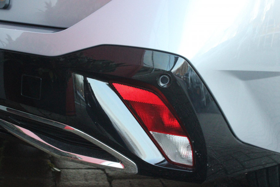 Peugeot 308 SW 1.6 Plug-in Hybrid 180PK GT | PANORAMISCH SCHUIF/KANTEL DAK | TREKHAAK | ALCANTARA BEKLEDING MET EEN ELEKTRISCH BEDIENBARE BESTUURDERSSTOEL | 18" LICHTMETALEN VELGEN "PORTLAND" | FOCAL AUDIO SYSTEM | STOEL/STUUR VERWARMING | NAVIGATIE | DRAADLOZE APPLE CARPLAY/ANDROID AUTO | DRAADLOZE TELEFOONLADER | PARKEERSENSOREN VOOR + ACHTER | ACHTERUITRIJ CAMERA | ELEKTRISCH BEDIENBARE ACHTERKLEP |