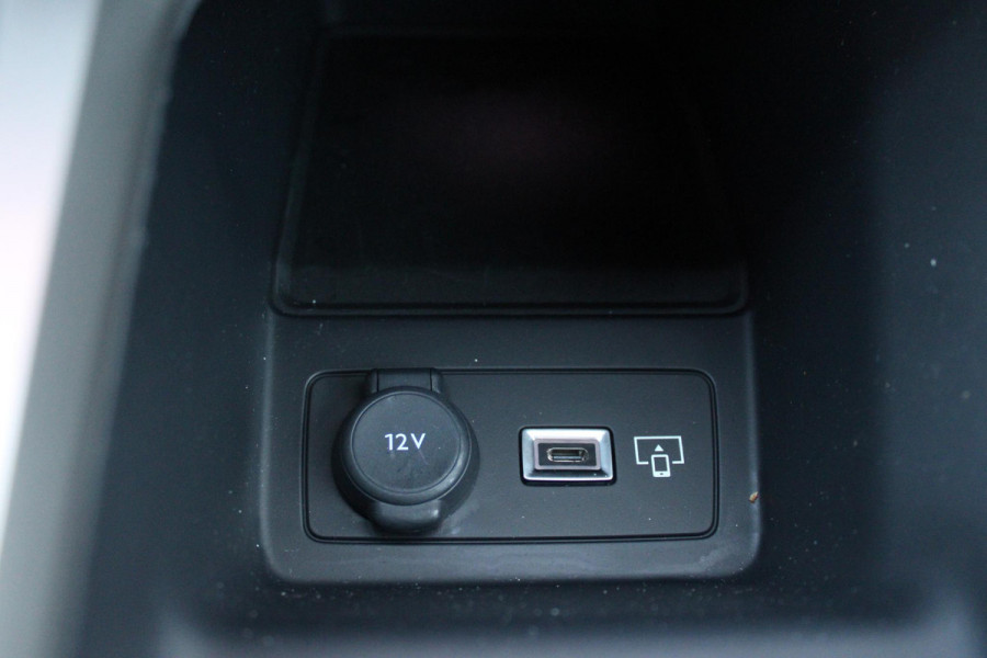 Peugeot 308 SW 1.6 Plug-in Hybrid 180PK GT | PANORAMISCH SCHUIF/KANTEL DAK | TREKHAAK | ALCANTARA BEKLEDING MET EEN ELEKTRISCH BEDIENBARE BESTUURDERSSTOEL | 18" LICHTMETALEN VELGEN "PORTLAND" | FOCAL AUDIO SYSTEM | STOEL/STUUR VERWARMING | NAVIGATIE | DRAADLOZE APPLE CARPLAY/ANDROID AUTO | DRAADLOZE TELEFOONLADER | PARKEERSENSOREN VOOR + ACHTER | ACHTERUITRIJ CAMERA | ELEKTRISCH BEDIENBARE ACHTERKLEP |