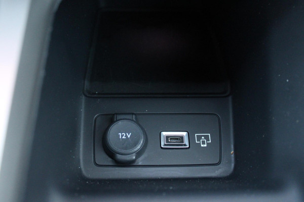 Peugeot 308 SW 1.6 Plug-in Hybrid 180PK GT | PANORAMISCH SCHUIF/KANTEL DAK | TREKHAAK | ALCANTARA BEKLEDING MET EEN ELEKTRISCH BEDIENBARE BESTUURDERSSTOEL | 18" LICHTMETALEN VELGEN "PORTLAND" | FOCAL AUDIO SYSTEM | STOEL/STUUR VERWARMING | NAVIGATIE | DRAADLOZE APPLE CARPLAY/ANDROID AUTO | DRAADLOZE TELEFOONLADER | PARKEERSENSOREN VOOR + ACHTER | ACHTERUITRIJ CAMERA | ELEKTRISCH BEDIENBARE ACHTERKLEP |