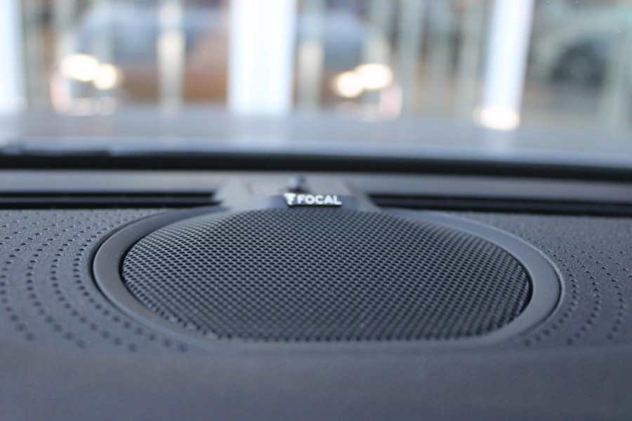 Peugeot 308 SW 1.6 Plug-in Hybrid 180PK GT | PANORAMISCH SCHUIF/KANTEL DAK | TREKHAAK | ALCANTARA BEKLEDING MET EEN ELEKTRISCH BEDIENBARE BESTUURDERSSTOEL | 18" LICHTMETALEN VELGEN "PORTLAND" | FOCAL AUDIO SYSTEM | STOEL/STUUR VERWARMING | NAVIGATIE | DRAADLOZE APPLE CARPLAY/ANDROID AUTO | DRAADLOZE TELEFOONLADER | PARKEERSENSOREN VOOR + ACHTER | ACHTERUITRIJ CAMERA | ELEKTRISCH BEDIENBARE ACHTERKLEP |