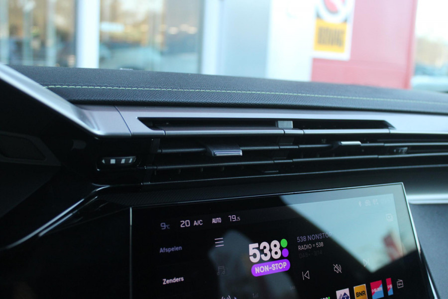 Peugeot 308 SW 1.6 Plug-in Hybrid 180PK GT | PANORAMISCH SCHUIF/KANTEL DAK | TREKHAAK | ALCANTARA BEKLEDING MET EEN ELEKTRISCH BEDIENBARE BESTUURDERSSTOEL | 18" LICHTMETALEN VELGEN "PORTLAND" | FOCAL AUDIO SYSTEM | STOEL/STUUR VERWARMING | NAVIGATIE | DRAADLOZE APPLE CARPLAY/ANDROID AUTO | DRAADLOZE TELEFOONLADER | PARKEERSENSOREN VOOR + ACHTER | ACHTERUITRIJ CAMERA | ELEKTRISCH BEDIENBARE ACHTERKLEP |