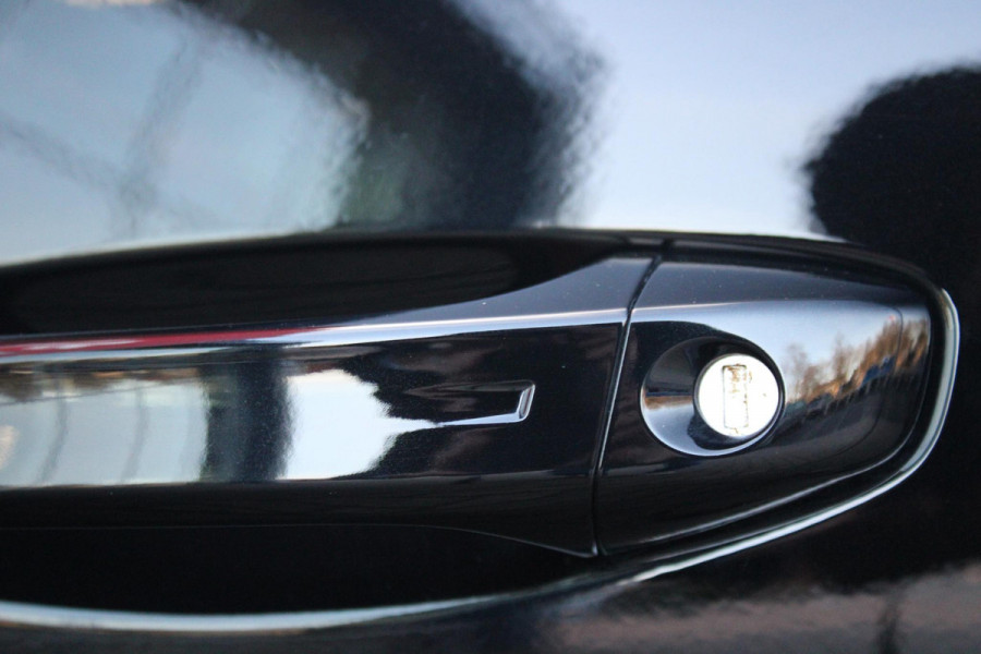 Peugeot 308 1.6 Plug-in Hybrid 180PK GT | PANORAMISCH SCHUIF/KANTEL DAK | 18" LICHTMETALEN VELGEN "PORTLAND" | ALCANTARA INTERIEUR | ELEKTRISCH BEDIENBARE BESTUURDERSSTOEL MET GEHEUGENFUNCTIE | STOEL/STUUR VERWARMING | 360° CAMERA | FOCAL AUDIO SYSTEM | PARKEERSENSOREN VOOR EN ACHTER | CLIMATE CONTROL | ADAPTIVE CRUISE CONTROL | KEYLESS ENTRY/START | DRAADLOZE APPLE CARPLAY/ANDROID AUTO | DRAADLOZE TELEFOONLADER | NAVIGATIE |