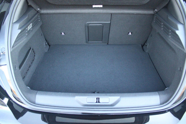 Peugeot 308 1.6 Plug-in Hybrid 180PK GT | PANORAMISCH SCHUIF/KANTEL DAK | 18" LICHTMETALEN VELGEN "PORTLAND" | ALCANTARA INTERIEUR | ELEKTRISCH BEDIENBARE BESTUURDERSSTOEL MET GEHEUGENFUNCTIE | STOEL/STUUR VERWARMING | 360° CAMERA | FOCAL AUDIO SYSTEM | PARKEERSENSOREN VOOR EN ACHTER | CLIMATE CONTROL | ADAPTIVE CRUISE CONTROL | KEYLESS ENTRY/START | DRAADLOZE APPLE CARPLAY/ANDROID AUTO | DRAADLOZE TELEFOONLADER | NAVIGATIE |