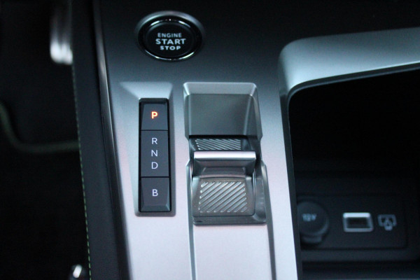 Peugeot 308 1.6 Plug-in Hybrid 180PK GT | PANORAMISCH SCHUIF/KANTEL DAK | 18" LICHTMETALEN VELGEN "PORTLAND" | ALCANTARA INTERIEUR | ELEKTRISCH BEDIENBARE BESTUURDERSSTOEL MET GEHEUGENFUNCTIE | STOEL/STUUR VERWARMING | 360° CAMERA | FOCAL AUDIO SYSTEM | PARKEERSENSOREN VOOR EN ACHTER | CLIMATE CONTROL | ADAPTIVE CRUISE CONTROL | KEYLESS ENTRY/START | DRAADLOZE APPLE CARPLAY/ANDROID AUTO | DRAADLOZE TELEFOONLADER | NAVIGATIE |