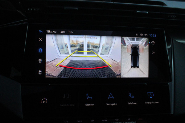 Peugeot 308 1.6 Plug-in Hybrid 180PK GT | PANORAMISCH SCHUIF/KANTEL DAK | 18" LICHTMETALEN VELGEN "PORTLAND" | ALCANTARA INTERIEUR | ELEKTRISCH BEDIENBARE BESTUURDERSSTOEL MET GEHEUGENFUNCTIE | STOEL/STUUR VERWARMING | 360° CAMERA | FOCAL AUDIO SYSTEM | PARKEERSENSOREN VOOR EN ACHTER | CLIMATE CONTROL | ADAPTIVE CRUISE CONTROL | KEYLESS ENTRY/START | DRAADLOZE APPLE CARPLAY/ANDROID AUTO | DRAADLOZE TELEFOONLADER | NAVIGATIE |