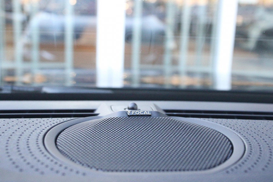 Peugeot 308 1.6 Plug-in Hybrid 180PK GT | PANORAMISCH SCHUIF/KANTEL DAK | 18" LICHTMETALEN VELGEN "PORTLAND" | ALCANTARA INTERIEUR | ELEKTRISCH BEDIENBARE BESTUURDERSSTOEL MET GEHEUGENFUNCTIE | STOEL/STUUR VERWARMING | 360° CAMERA | FOCAL AUDIO SYSTEM | PARKEERSENSOREN VOOR EN ACHTER | CLIMATE CONTROL | ADAPTIVE CRUISE CONTROL | KEYLESS ENTRY/START | DRAADLOZE APPLE CARPLAY/ANDROID AUTO | DRAADLOZE TELEFOONLADER | NAVIGATIE |